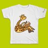 maglietta per bambino con il disegno di una giraffa che suona il tamburo, t-shirt for kids with a GIRAFFE, disegnata da Ardoq